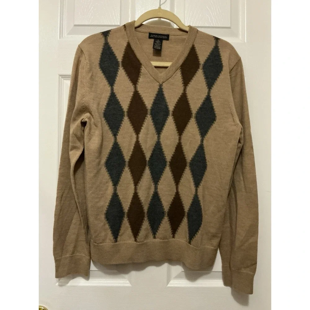 Banana Republic Men M Tan Extra Fine Italian Merino Wool Sweater V Neck Preppy